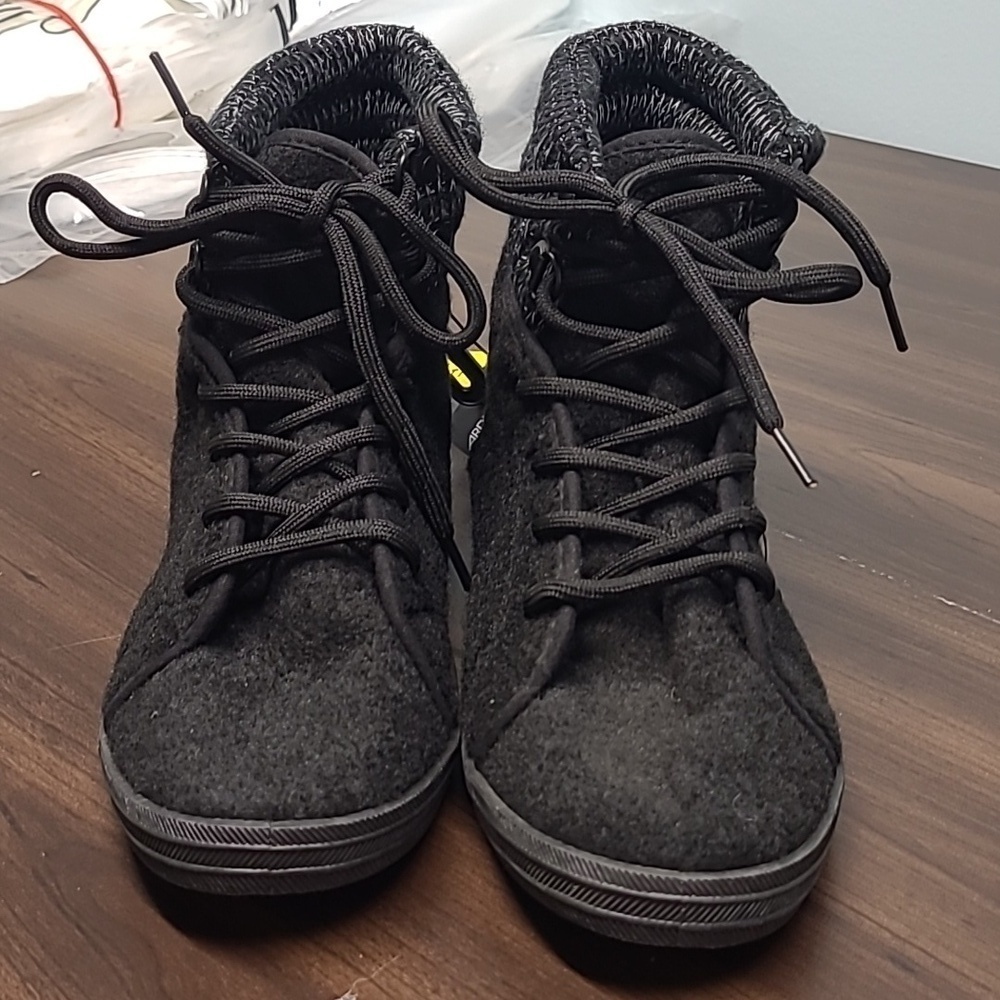 Ardene Size 9 Black Faux Wool Lace Up High Tops